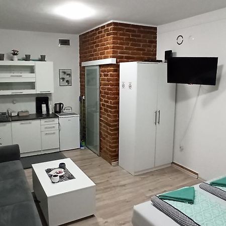 Helly'S Apartman - Self Check-In - Яйце Номер фото